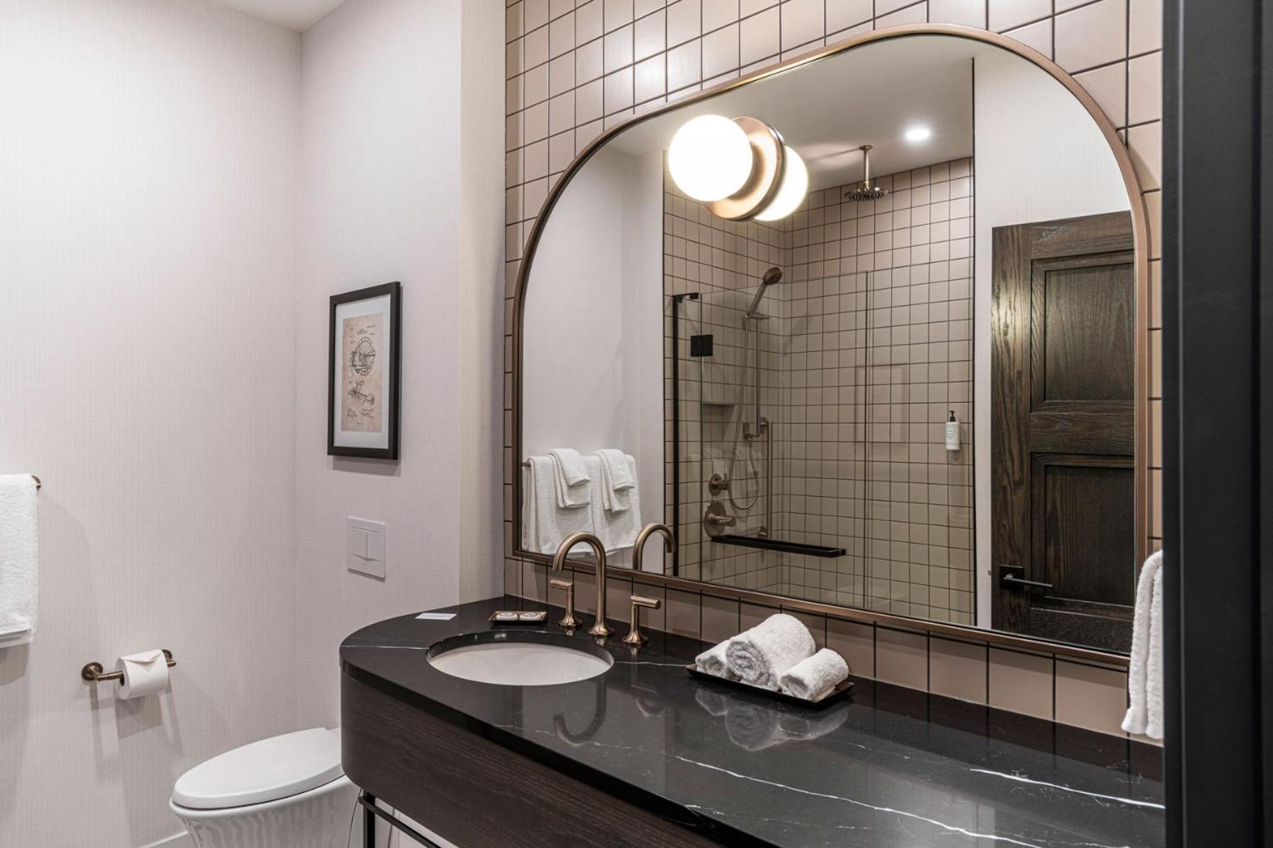 Hotel The Westley Calgary Downtown, Tapestry Collection By Hilton Extérieur photo