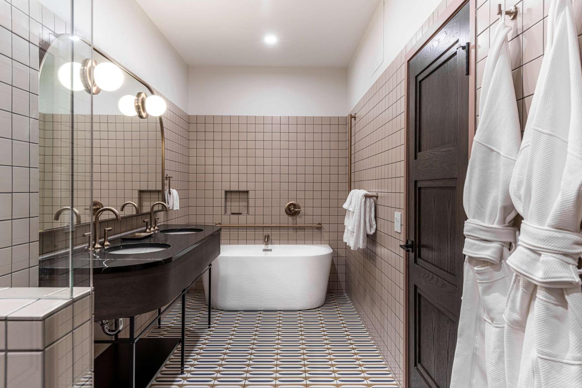 Hotel The Westley Calgary Downtown, Tapestry Collection By Hilton Extérieur photo